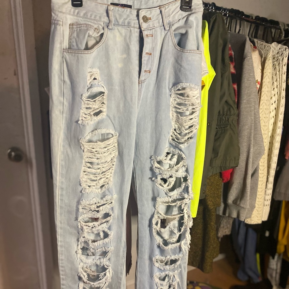 Light wash Ripped Jeans